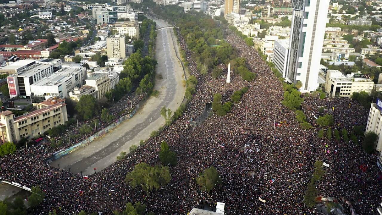 In Santiago gingen mehr als 820.000 Menschen auf die Stra§en 