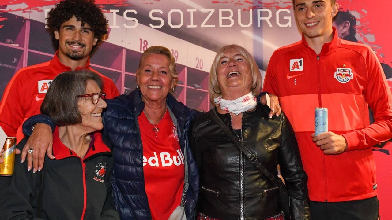 Das Mozartkino war in Rot getaucht.  