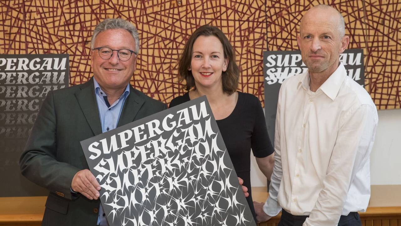 Landeshauptmann- Stellvertreter Heinrich Schellhorn, Tina Heine und Theo Deutinger (beide künstlerische Leitung) präsentierten die Eckpunkte des neuen Festivals für zeitgenössische Kunst. 
