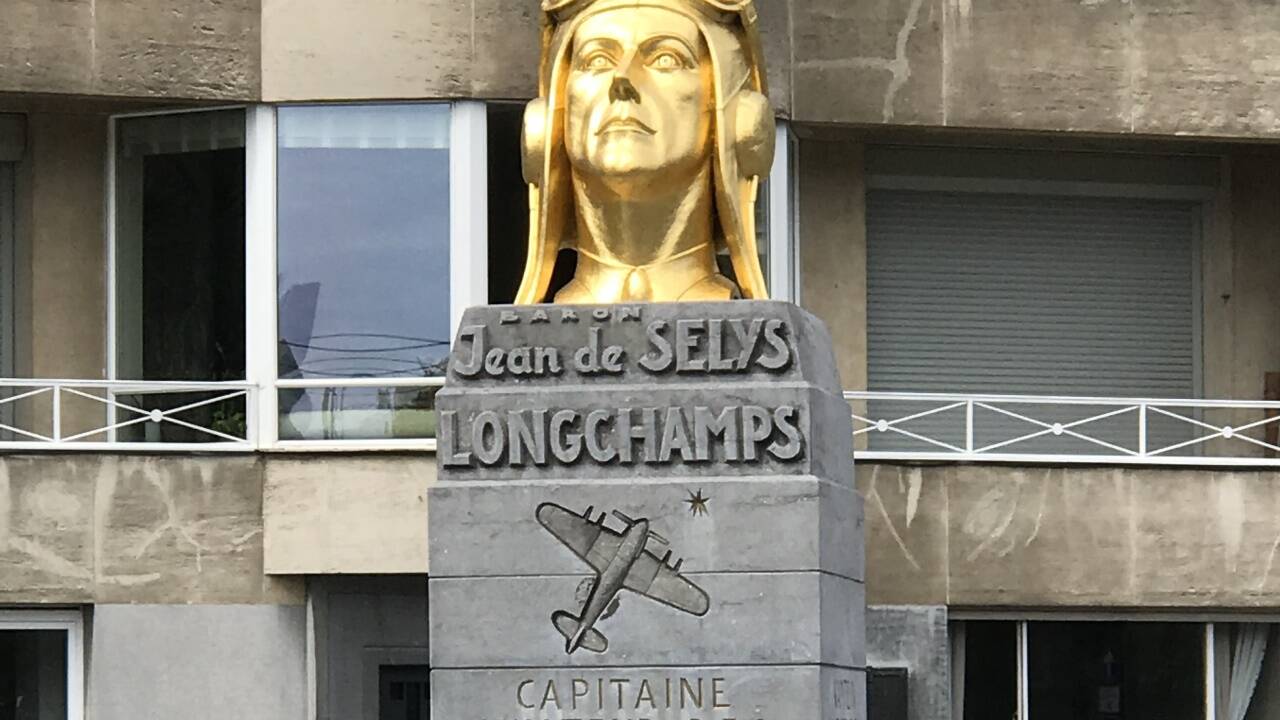 Das Denkmal vor dem Gebäude, in dem sich das Gestapo-Hauptquartier befand. Das Denkmal vor dem Gebäude, in dem sich das Gestapo-Hauptquartier befand.