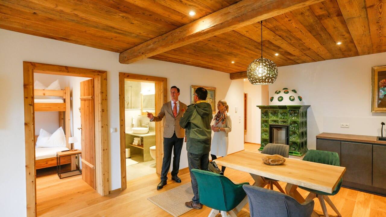 Neues Apartment mit altem Holz für die Decke 
