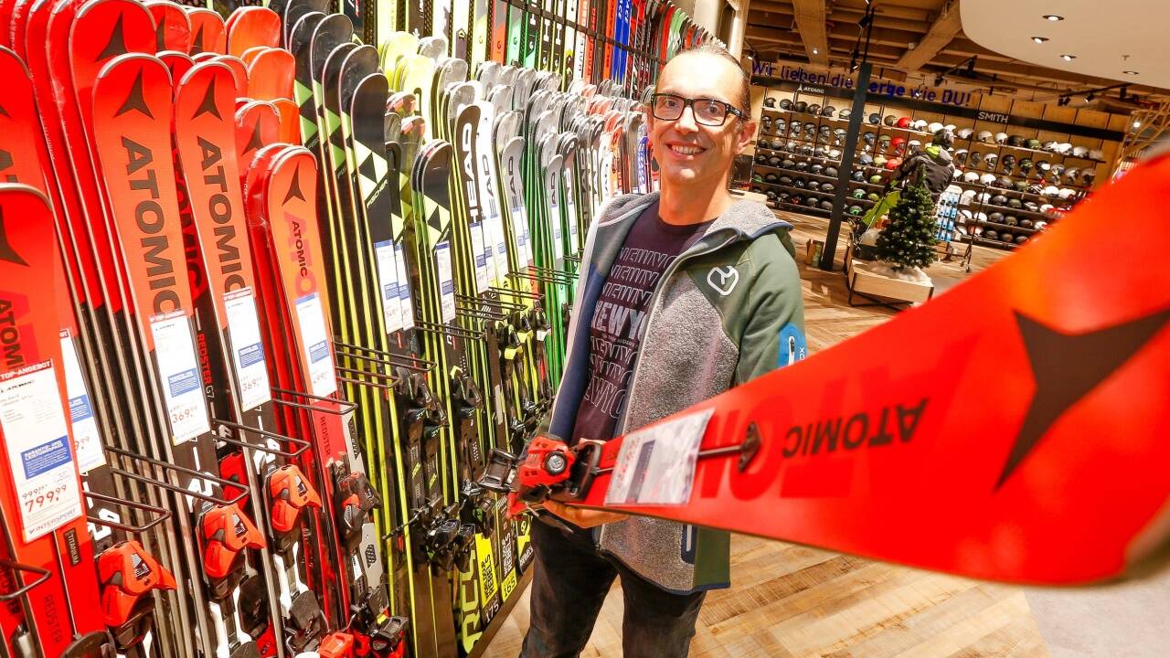 Gerüstet für die Eröffnung: der neue Intersport-Händler in Bergheim, Harald Tscherne. Gerüstet für die Eröffnung: der neue Intersport-Händler in Bergheim, Harald Tscherne.