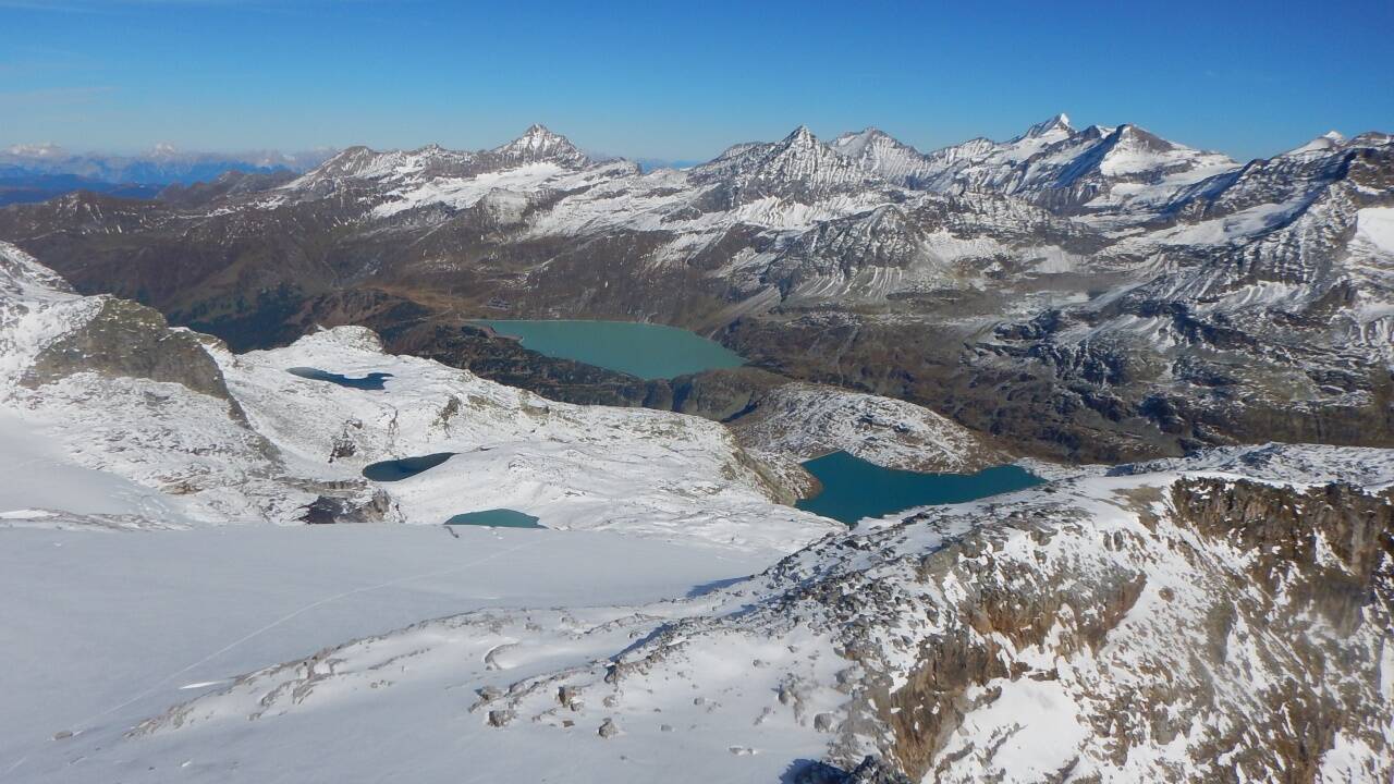 Das Weißseegebiet über dem Stubachtal. Hier suchten die Einsatzkräfte am Dienstag. Rechts der Weißsee, hinten der Tauernmoossee.  