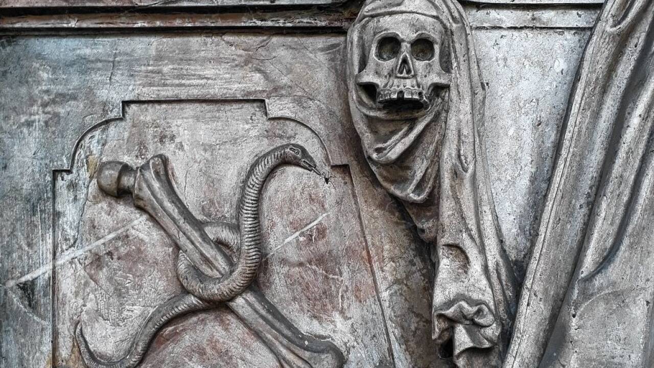 Der Tod tritt theatralisch auf.  