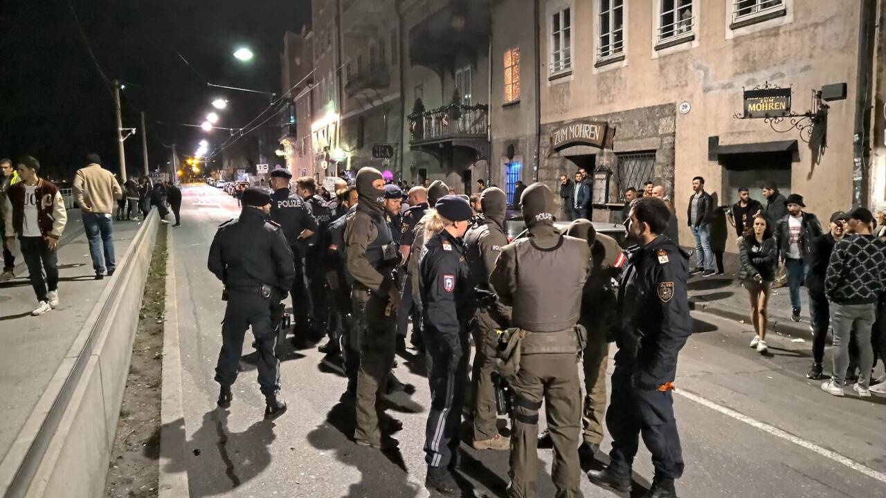 Nächtlicher Einsatz am Rudolfskai.  Nächtlicher Einsatz am Rudolfskai.