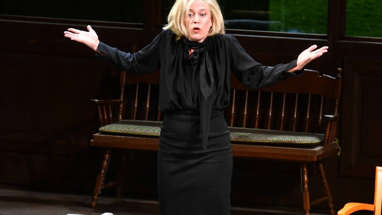 Caroline Peters spielte bei den Salzburger Festspielen 2019 in Theresia Walsers „Die Empörten“. 