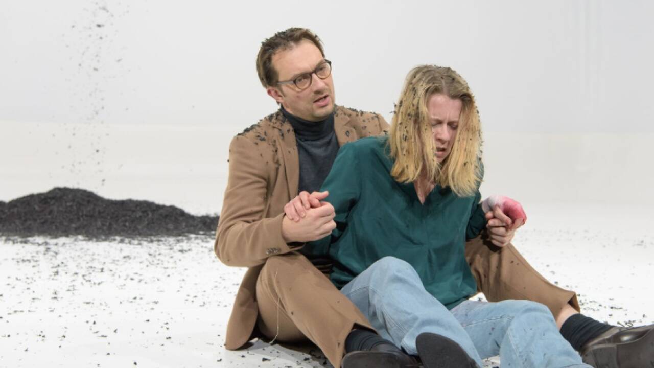 Caroline Peters als Anna in der „Medea“ am Wiener Burgtheater. 