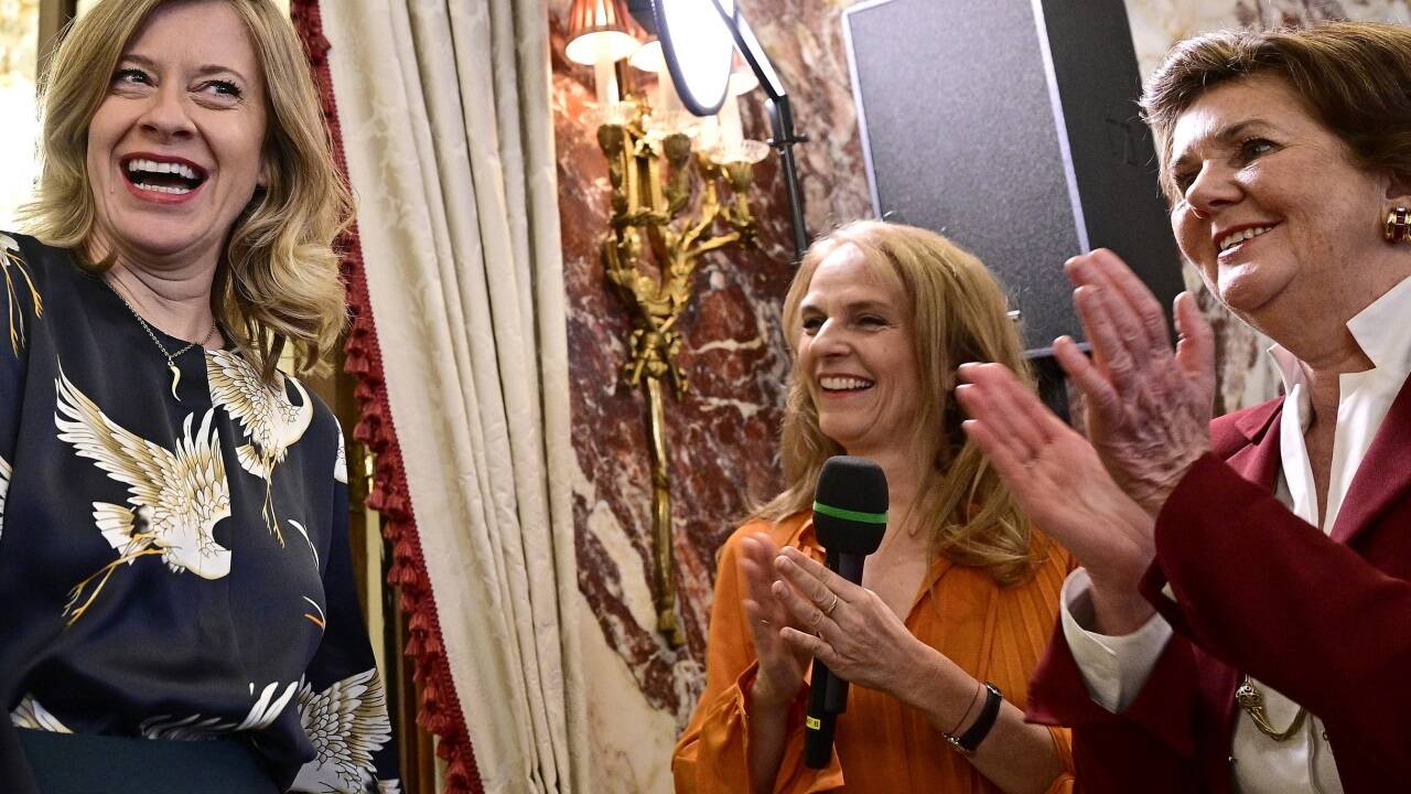 Die neue Buhlschaft: Caroline Peters (l.) mit Schauspielchefin Bettina Hering und Präsidentin Helga Rabl-Stadler am Donnerstag in Wien. 