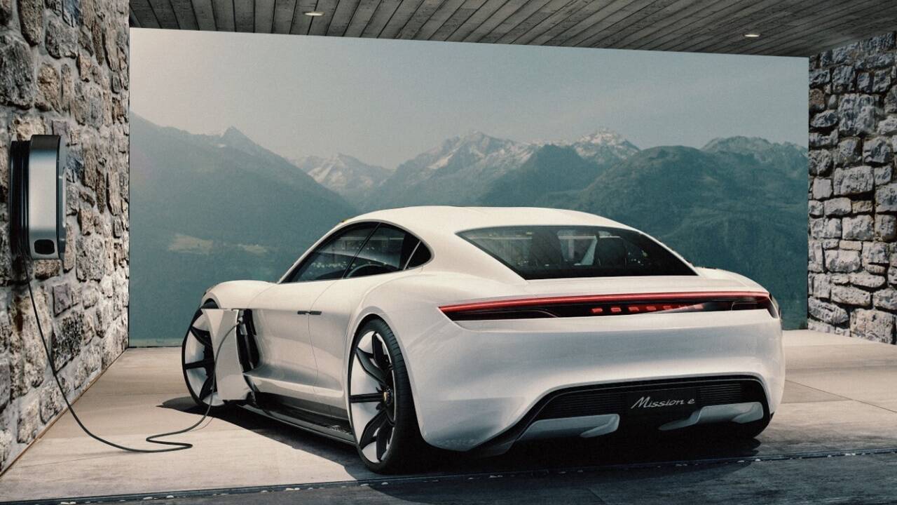Der E-Porsche als Draufgabe zum Luxus-Chalet bringt dem Projekt am Pass Thurn sogar Kritik vom Landeshauptmann ein. 