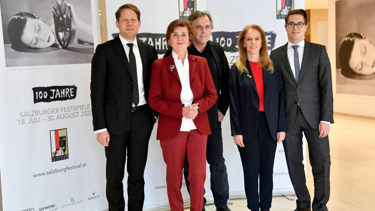 Präsentation des Programms der Salzburger Festspiele 2020 Mittwochmittag in Salzburg: Konzert-Chef Florian Wiegand, Festspielpräsidentin Helga Rabl-Stadler, Intendant Markus Hinterhäuser, Schauspiel-Chefin Bettina Hering und der kaufmännische Direktor Lukas Crepaz. 