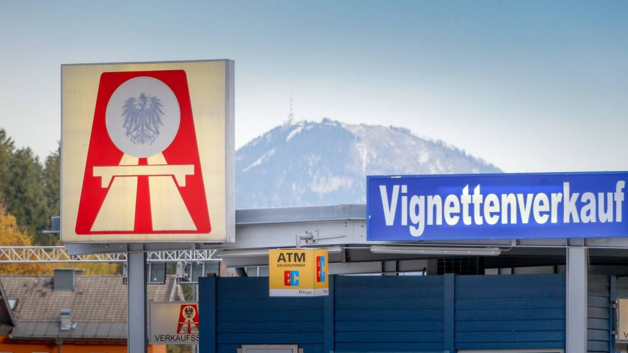 Die geplanten Mautbefreiungen auf mehreren grenznahen Autobahnabschnitten (Bild vom Walserberg) sorgt nicht nur für Begeisterung. Widerstand kündigen mehrere Gemeinden in Vorarlberg und der Schweiz an. In Salzburg ist die Gemeinde Grödig unglücklich, weil die Mautbefreiung vom Walserberg weg nur auf der A1 bis Salzburg-Nord vorgesehen ist. 