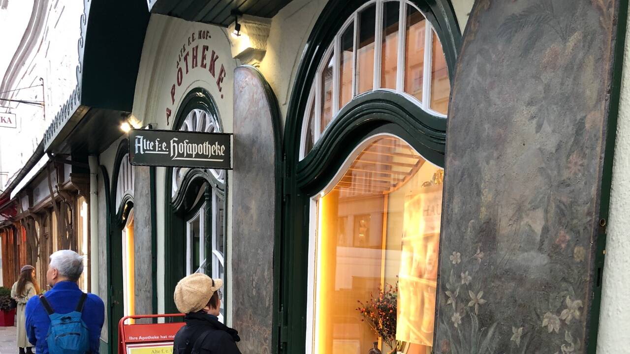 Die „Alte f.e. Hofapotheke“ am Alten Markt.  