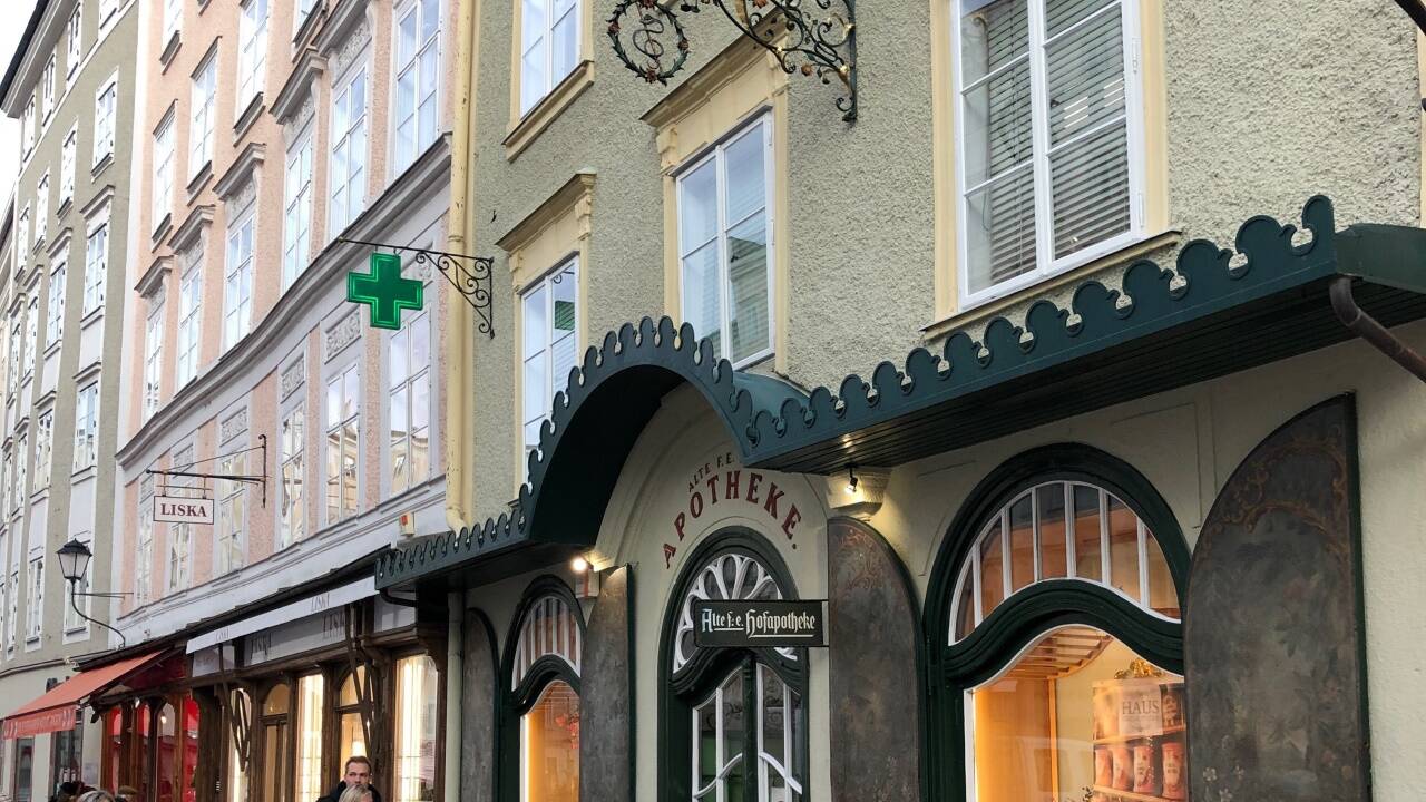 Die „Alte f.e. Hofapotheke“ am Alten Markt.  