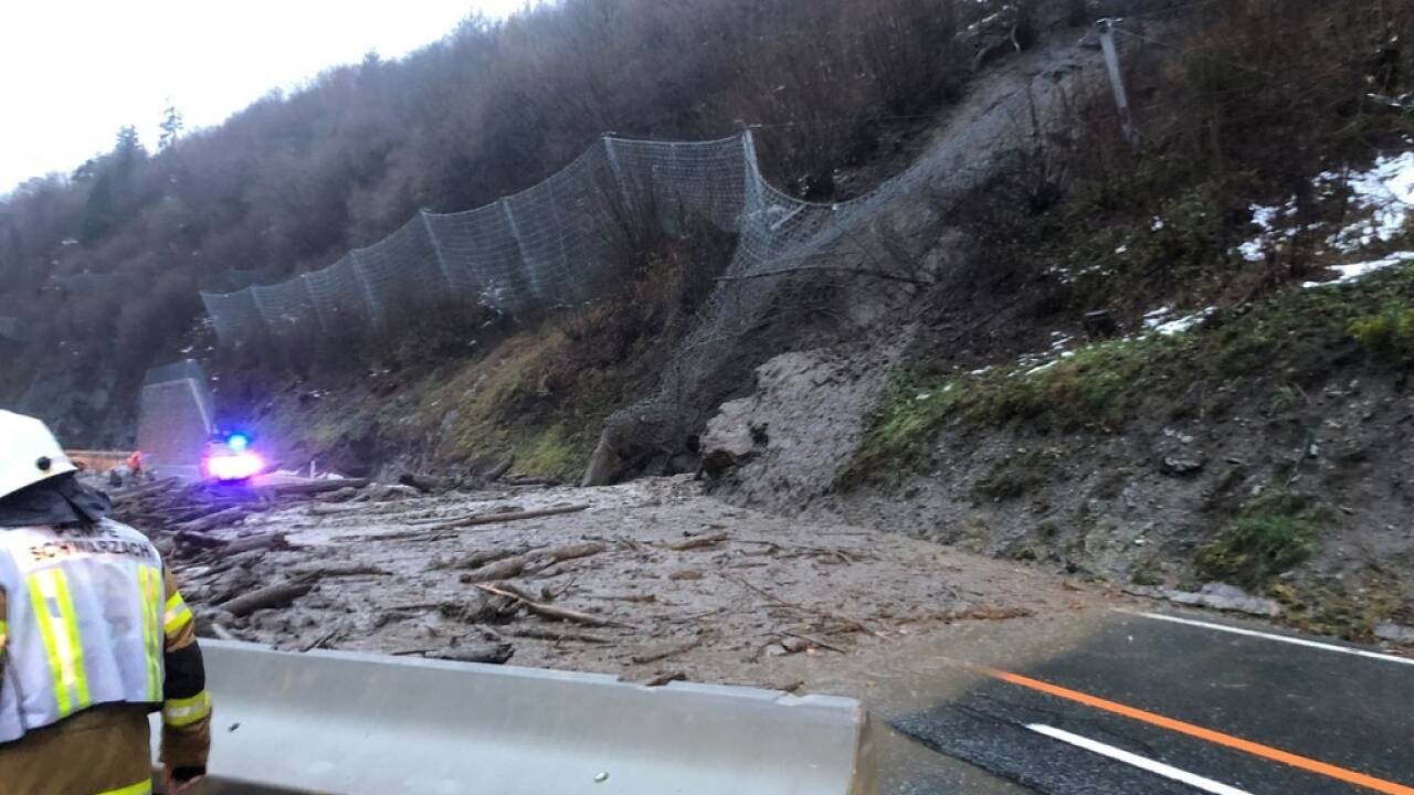 Totalsperre B311 nach Murenabgang.  
