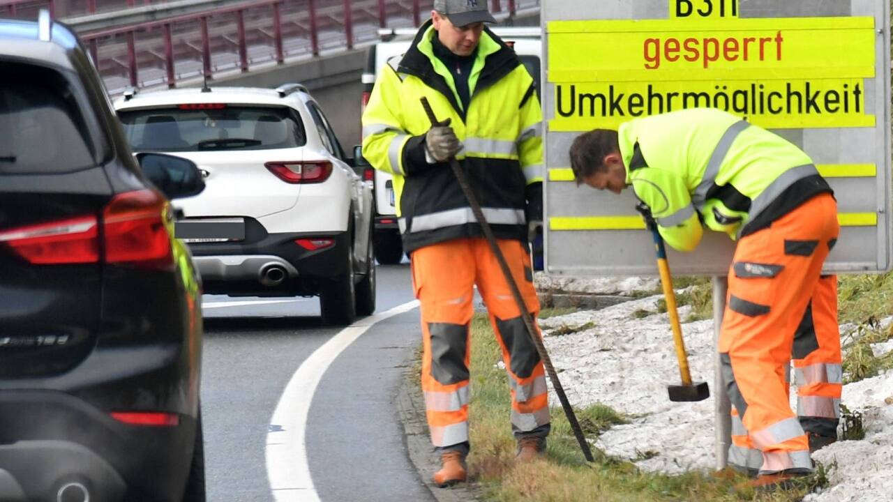 Die Pinzgauer Straße (B311) ist derzeit nicht befahrbar.  