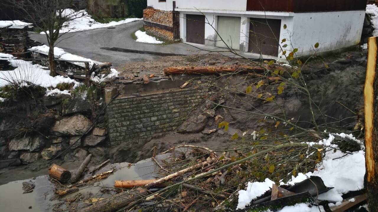 Die Brücke am Dopplergraben wurde von den Wassermassen weggespült.  