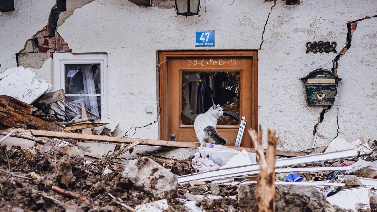 Die Unwetter der vergangenen Tage richteten Millionenschäden in Salzburg an. Im Bild die zwei Häuser in Bad Gastein, die eine Mure zusammengeschoben und zerstört hat. 