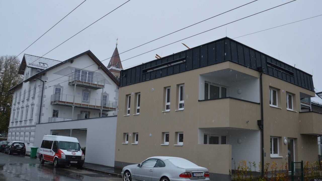 Das Gebäude Kirchenstraße 16 von außen.  