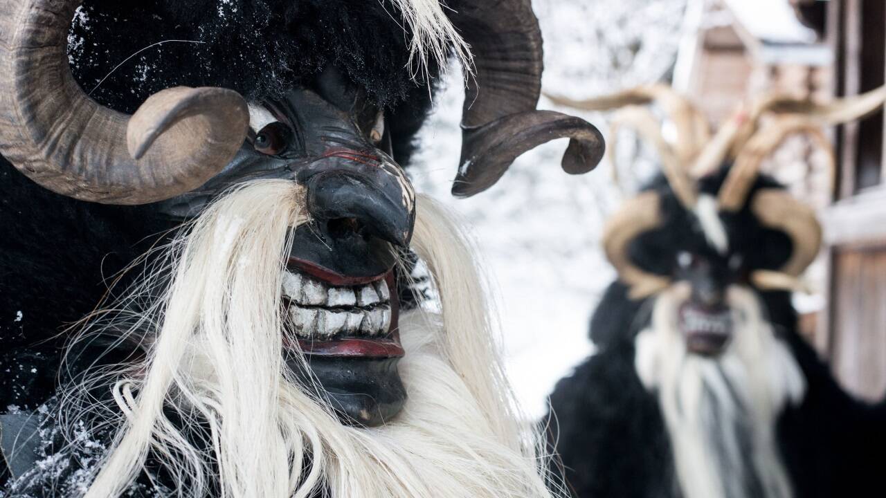 Jede der rund 100 Gasteiner Krampus-Passen geht eigene Wege – so wie früher – direkt zu den Häusern der Menschen. Krampusläufe sucht man im Gasteinertal vergeblich. 