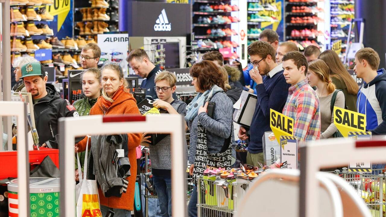 Vor Beginn des Weihnachtsgeschäfts herrscht Klarheit: Die 500.000 Handelsmitarbeiter bekommen mindestens 2,2 Prozent mehr Lohn.  