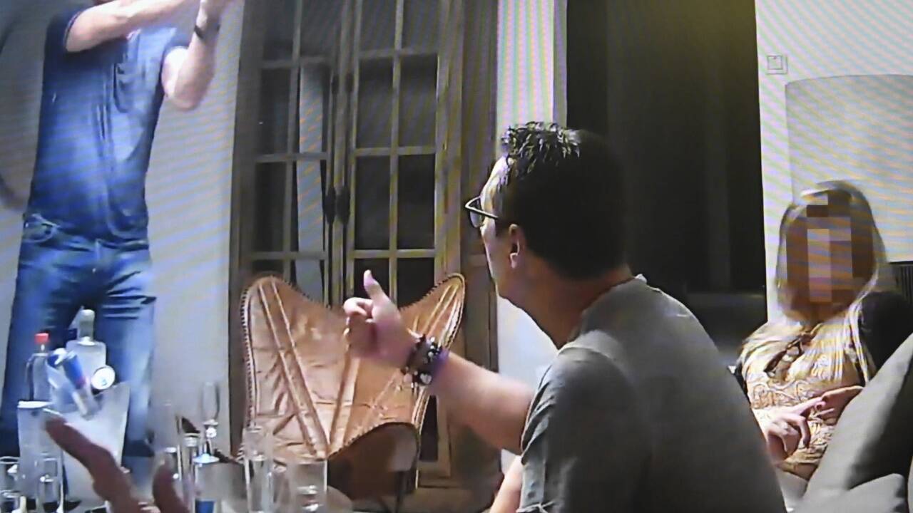 Die Festgenommenen werden unter anderem verdächtigt, in Zusammenhang mit dem Video zu stehen, das die türkis-blaue Regierung gesprengt hatte. Die Festgenommenen werden unter anderem verdächtigt, in Zusammenhang mit dem Video zu stehen, das die türkis-blaue Regierung gesprengt hatte.