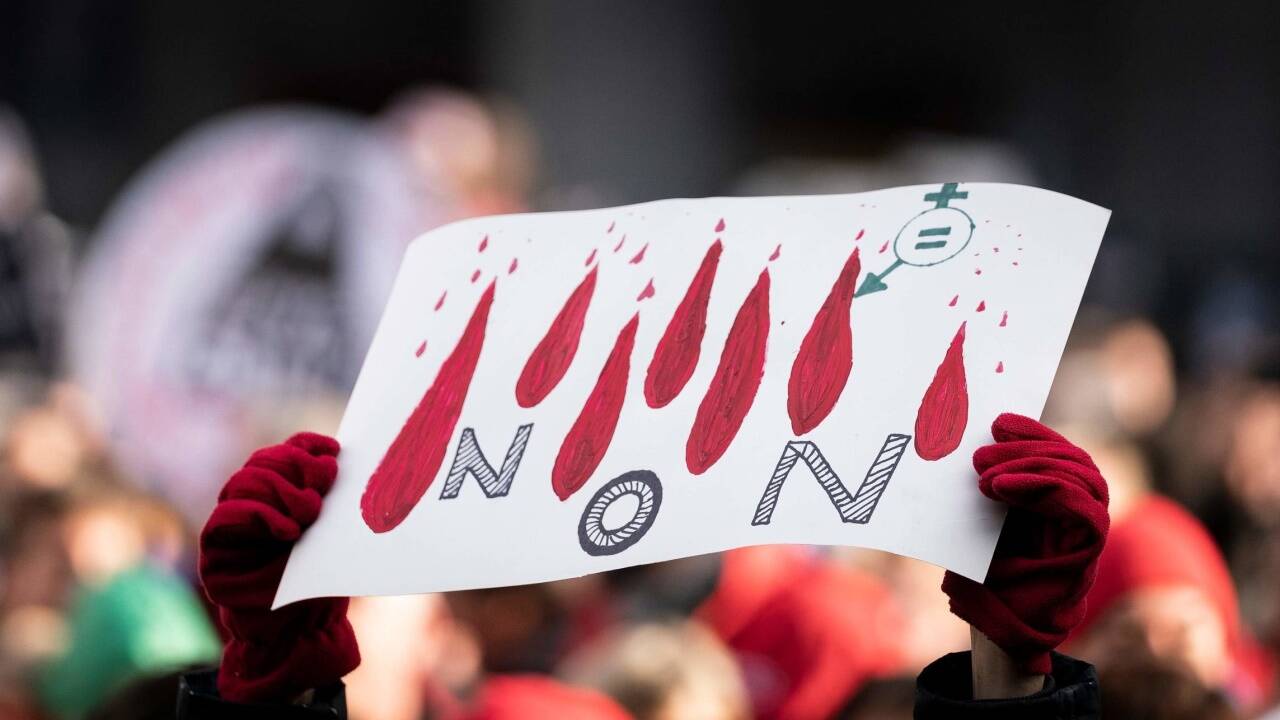 Am Wochenende gingen Tausende Menschen in Brüssel auf die Straße, um einen besseren Schutz für Mädchen und Frauen vor Gewalt zu fordern. 