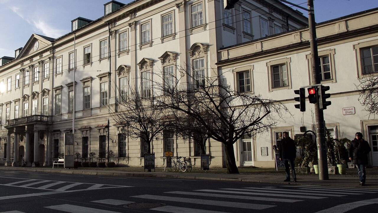Beim Bellinis - im Bild ganz rechts im Anbau ans Schloss Mirabell im Erdgeschoß untergebracht – wurde der Mietvertrag zwischen Stadt und Trumer Brauerei neu verhandelt.  