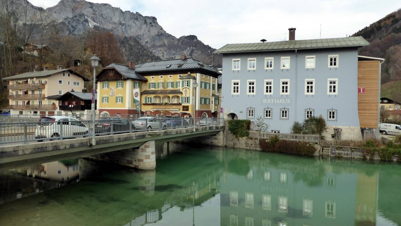 Das Marktschellenberger Rathaus ist das ehemalige Griessmeisterhaus der Saline. Das Marktschellenberger Rathaus ist das ehemalige Griessmeisterhaus der Saline.