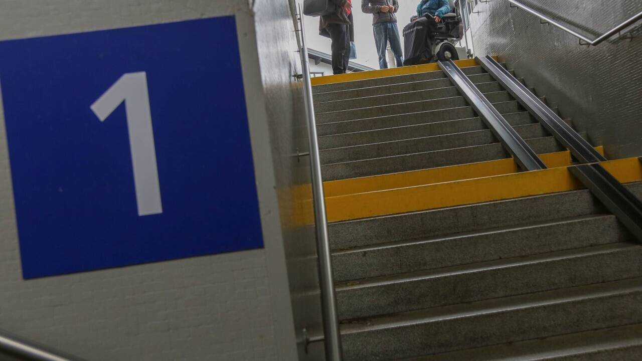 Zur Unterführung geht es ausschließlich über Stufen. 