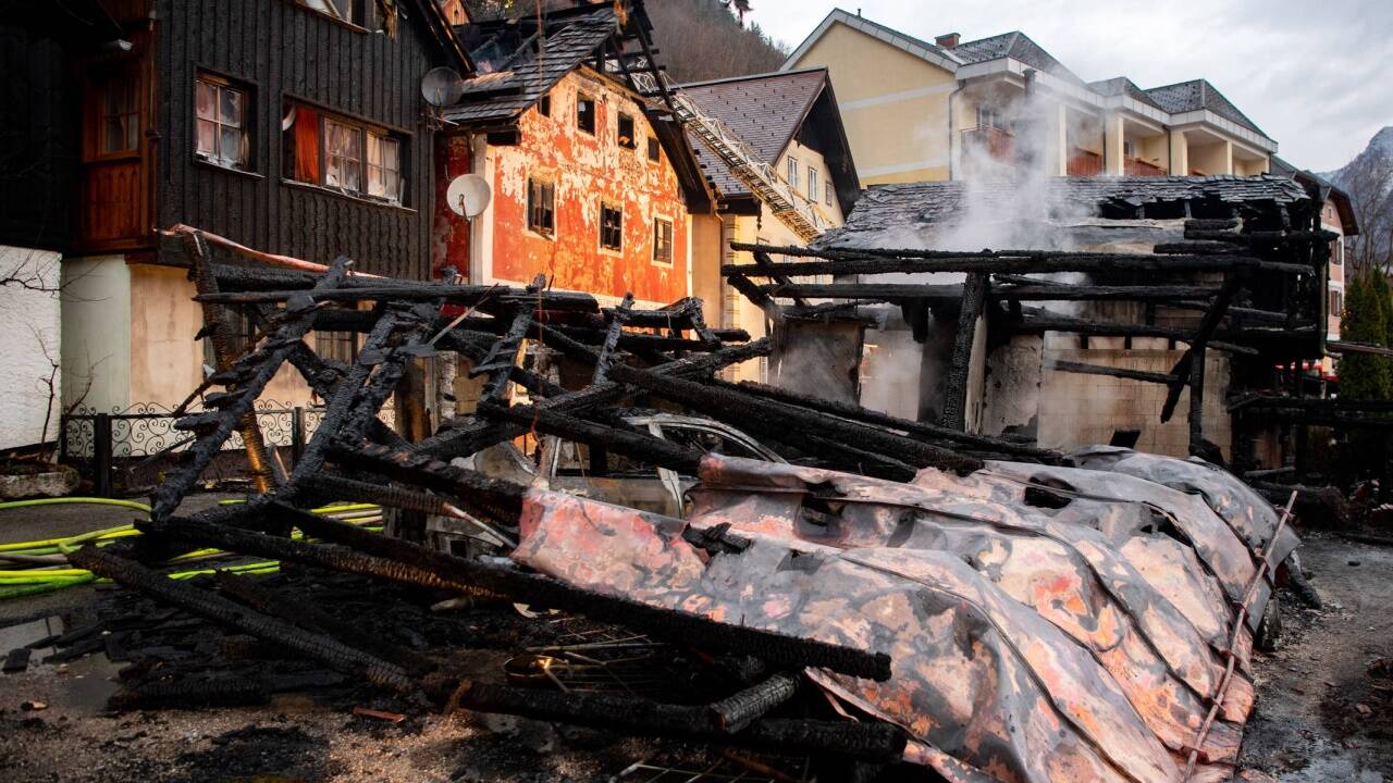 In Hallstatt (Oberösterreich) ist in der Nacht zum Samstag, 30. November 2019 ein Großbrand ausgebrochen. In Hallstatt (Oberösterreich) ist in der Nacht zum Samstag, 30. November 2019 ein Großbrand ausgebrochen.