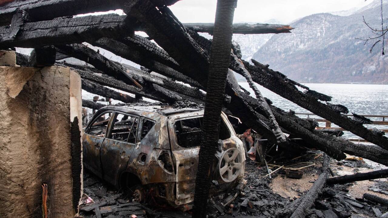 In Hallstatt (Oberösterreich) ist in der Nacht zum Samstag, 30. November 2019 ein Großbrand ausgebrochen. In Hallstatt (Oberösterreich) ist in der Nacht zum Samstag, 30. November 2019 ein Großbrand ausgebrochen.