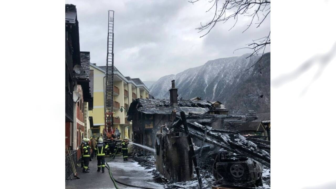In Hallstatt (Oberösterreich) ist in der Nacht zum Samstag, 30. November 2019 ein Großbrand ausgebrochen. In Hallstatt (Oberösterreich) ist in der Nacht zum Samstag, 30. November 2019 ein Großbrand ausgebrochen.