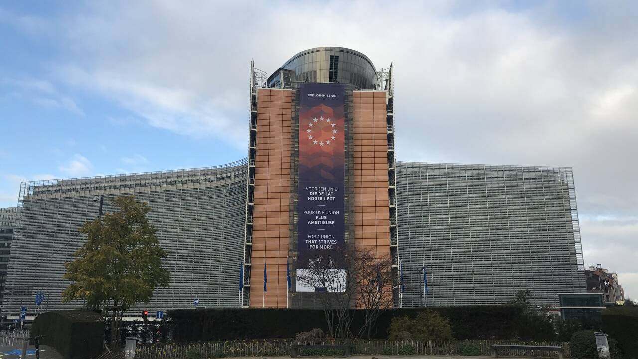 Seit Sonntag schmückt von der Leyens Banner über die gesamte Höhe die Fassade des Berlaymont-Gebäudes.  
