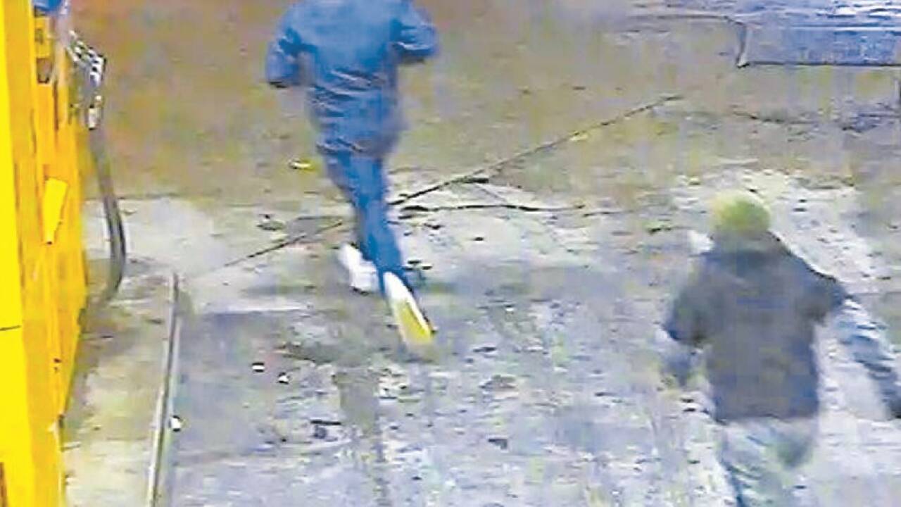 Die Täter flüchteten nach dem Überfall auf die Tankstelle in Salzburg-Maxglan. 