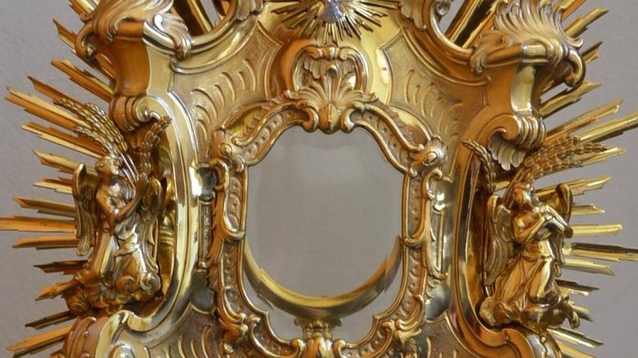 Eine kostbare Rokoko-Monstranz wurde bei einem Einbruch in ein Pfarrhaus in Ollersbach in Niederösterreich gestohlen. Eine kostbare Rokoko-Monstranz wurde bei einem Einbruch in ein Pfarrhaus in Ollersbach in Niederösterreich gestohlen.