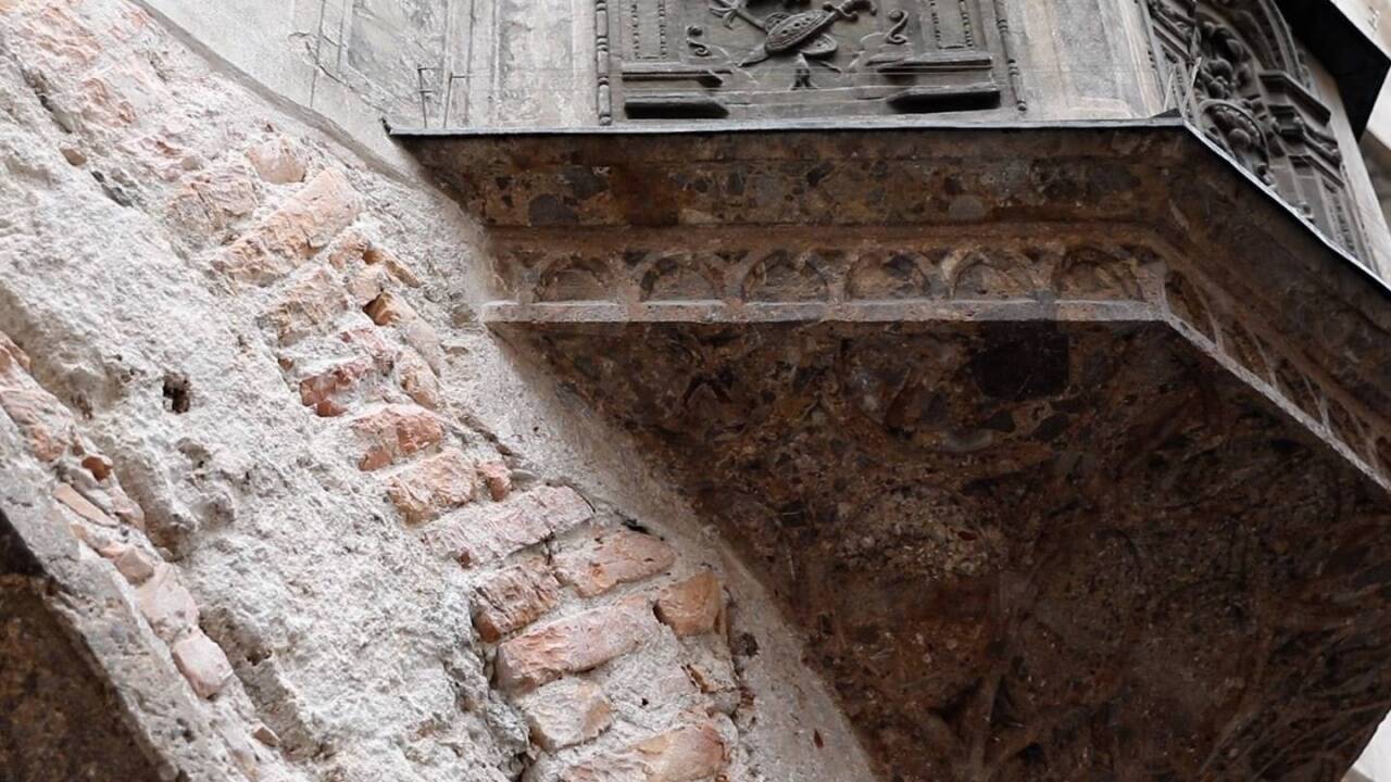 Beim Trautsonhaus in der Innsbrucker Altstadt müssen Wandmalereien aus der Renaissance-Zeit vor Beschädigung geschützt werden.  