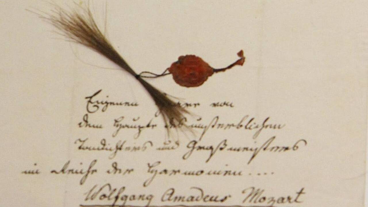 Die Stiftung Mozarteum präsentierte am Donnerstag, 5. Dezember 2019, in Salzburg vier Briefe aus dem Besitz der Familie Mozart sowie ein Haarbüschel von Wolfgang Amadeus Mozart. 