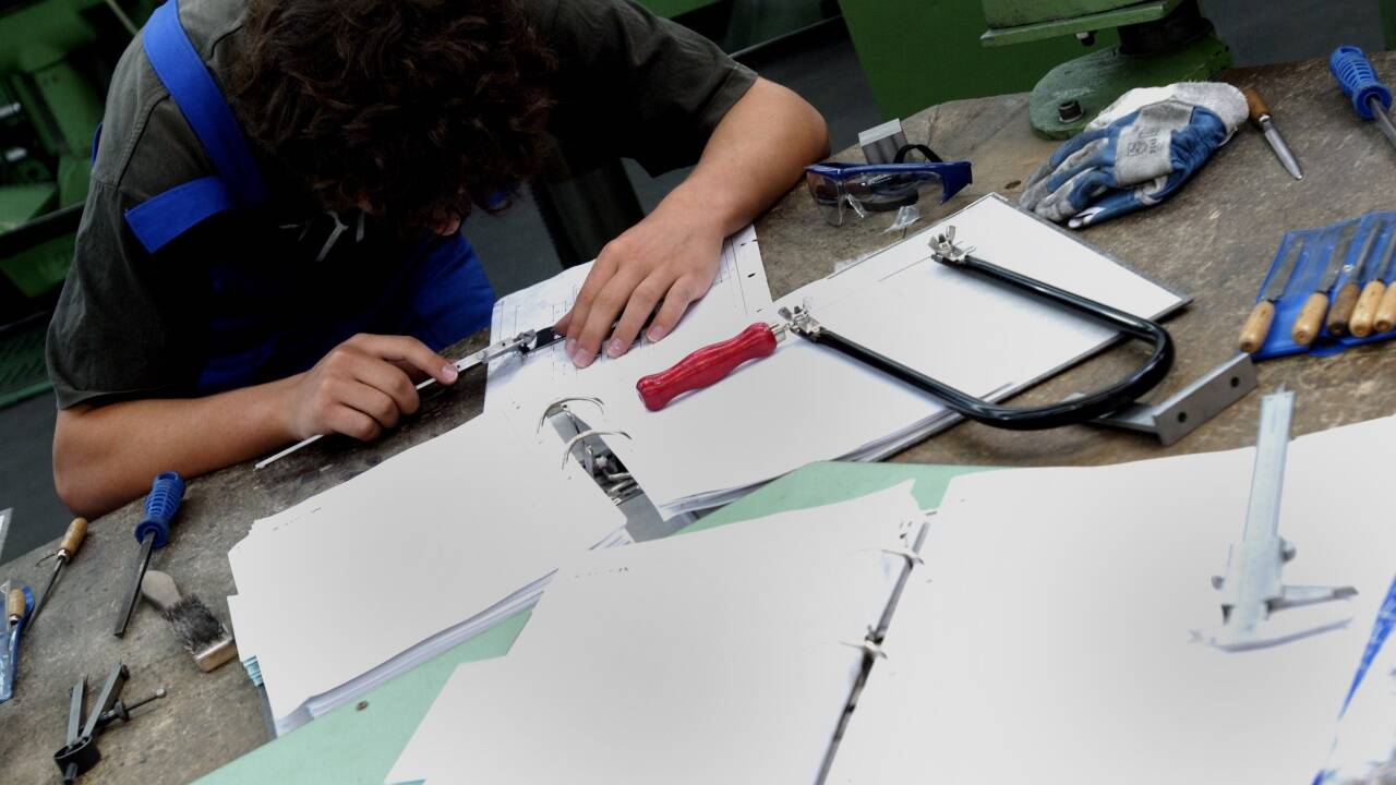 Wie schafft man eine Lehre ohne die Fähigkeit, sinnerfassend zu lesen?  Wie schafft man eine Lehre ohne die Fähigkeit, sinnerfassend zu lesen?