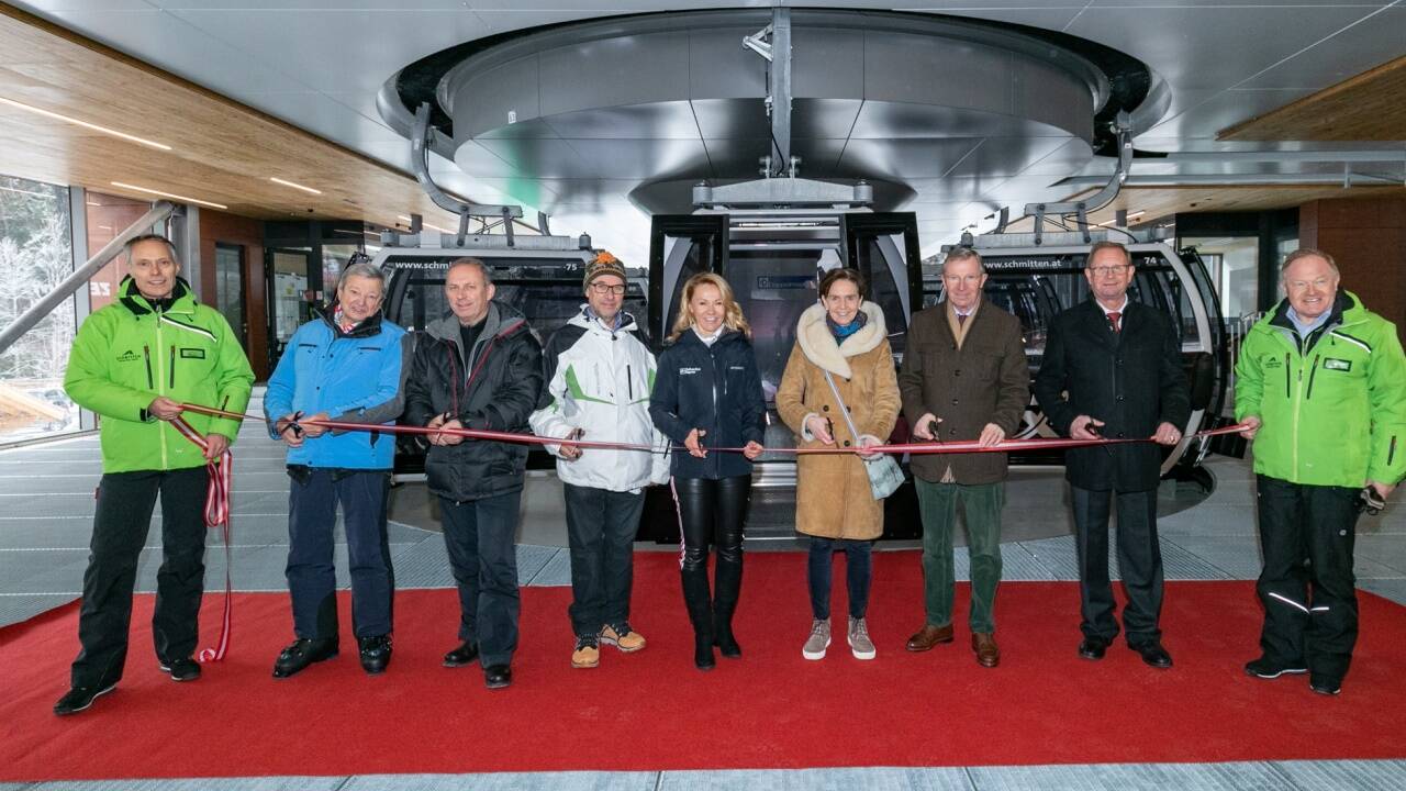 Feierliche Eröffnung des neuen zellamseeXpress (von links): Hannes Mayer (technischer Leiter Schmittenhöhebahn), die Aufsichtsräte Heinrich Spängler, Hans-Peter Schützinger und Jörg Schröttner, Renate Ecker (Tourismuschefin Zell am See-Kaprun), Landtagspräsidentin Brigitta Pallauf, LH Wilfried Haslauer, Bürgermeister Reinhard Breitfuss und Schmitten-Vorstand Erich Egger. 