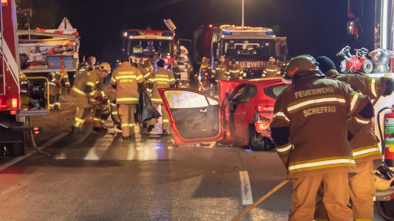 Die Feuerwehren aus Scheffau und Abtenau sowie der Löschzug Voglau waren stundenlang mit den Aufräumarbeiten beschäftigt. 