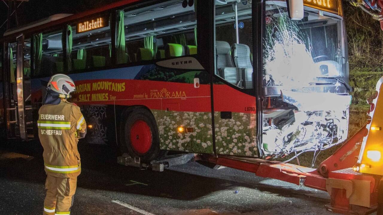 Der Ausflugsbus war mit 60 Touristen auf dem Rückweg von Hallstatt in die Stadt Salzburg. 