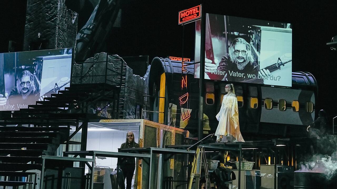 'Dies Irae - Tage des Zorns. Eine Endzeit-Oper' am Burgtheater  