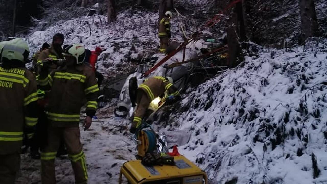 Ein Kleinflugzeug stürzte in Bruck an der Glocknerstraße ab.  