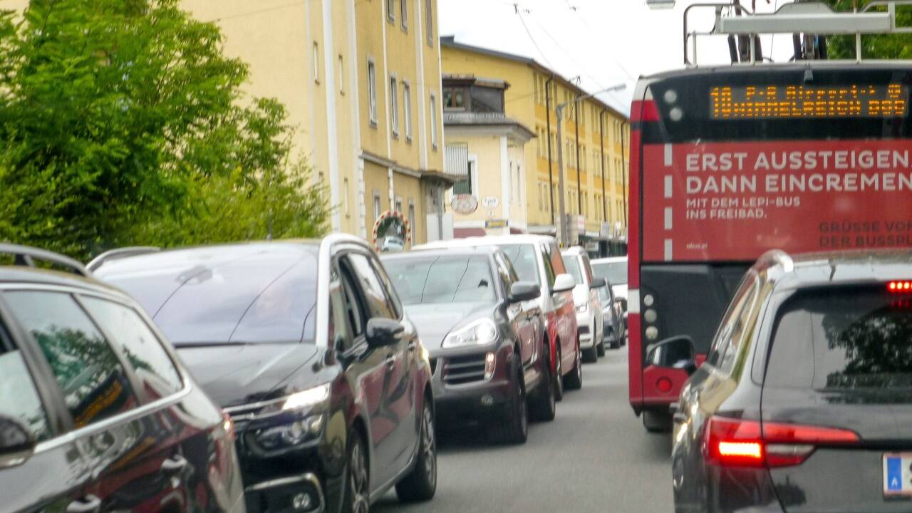 Nicht nur die Innenstadt wird als „gerammelt voll“ empfunden, sondern auch der Verkehrsbereich rund um die Stadt. 
