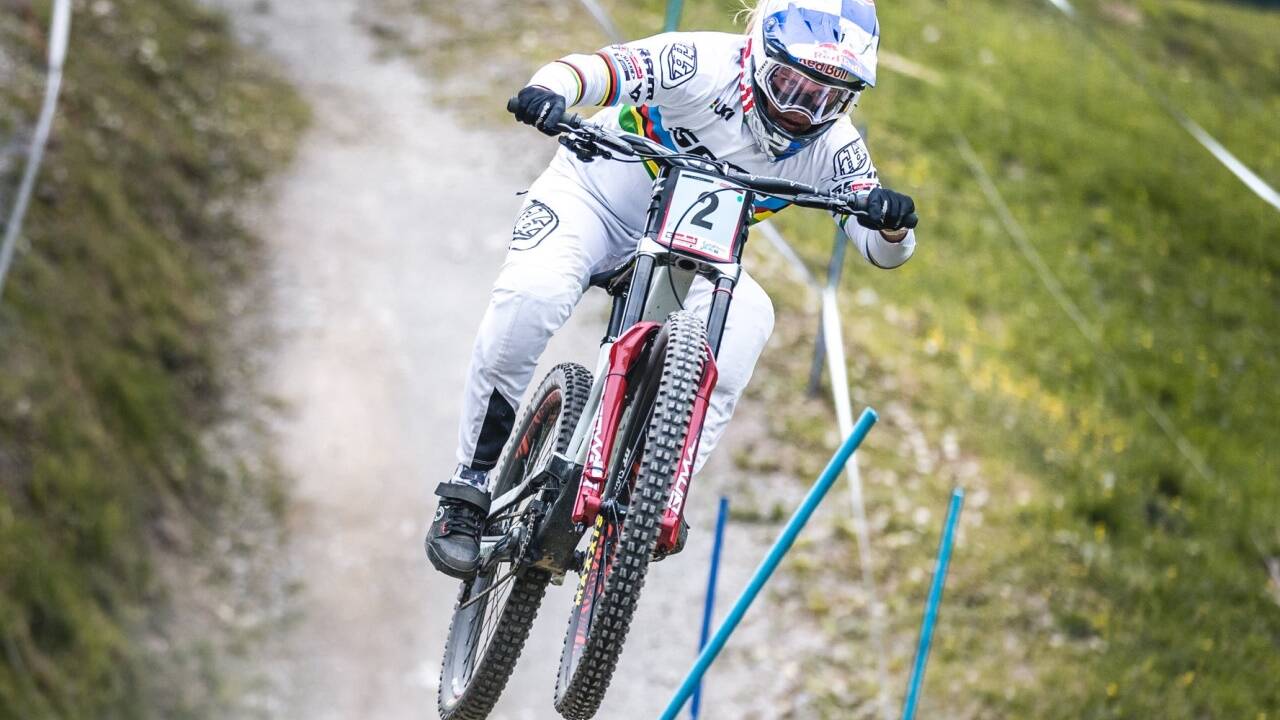 Nicht nur bei den Juniorinnen top: Downhill-Ass Valentina Höll.  