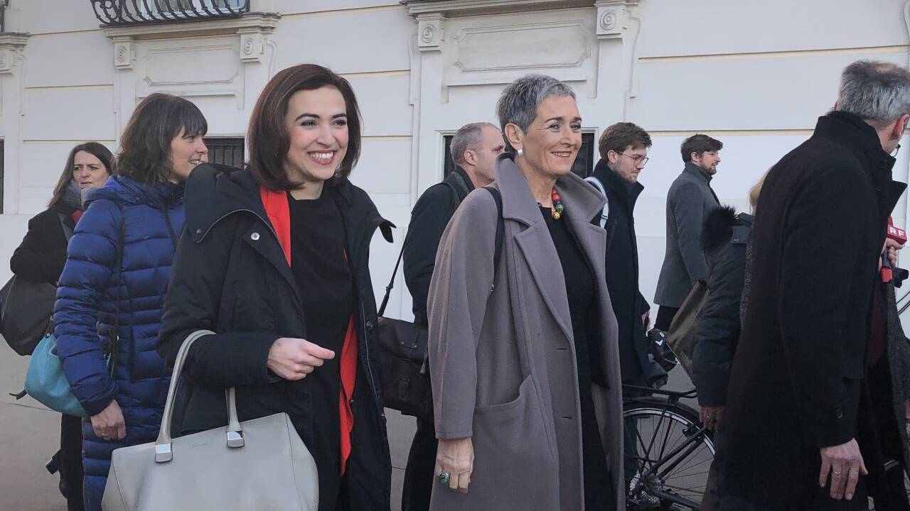 Auf dem Weg zur Angelobung: Justizministerin Alma Zadic und Staatssekretärin Ulrike Lunacek. 