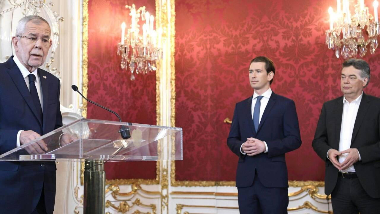 Bundespräsident Alexander Van der Bellen mit Bundeskanzler Sebastian Kurz und Vizekanzler Werner Kogler. 