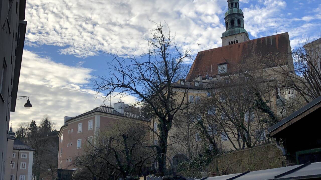Blick auf die Müllner Kirche vom Bärengässchen aus.  
