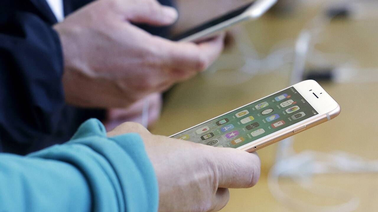 Wie reicht man sein altes Smartphone am besten weiter? Wie reicht man sein altes Smartphone am besten weiter?