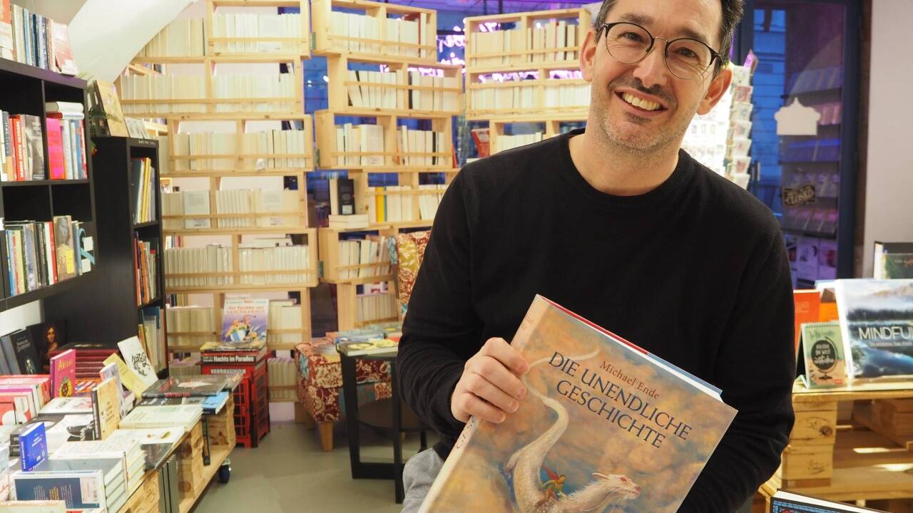 Buchhändler Markus Renk: „Wir haben ein größeres Sortiment als Amazon.“ Buchhändler Markus Renk: „Wir haben ein größeres Sortiment als Amazon.“